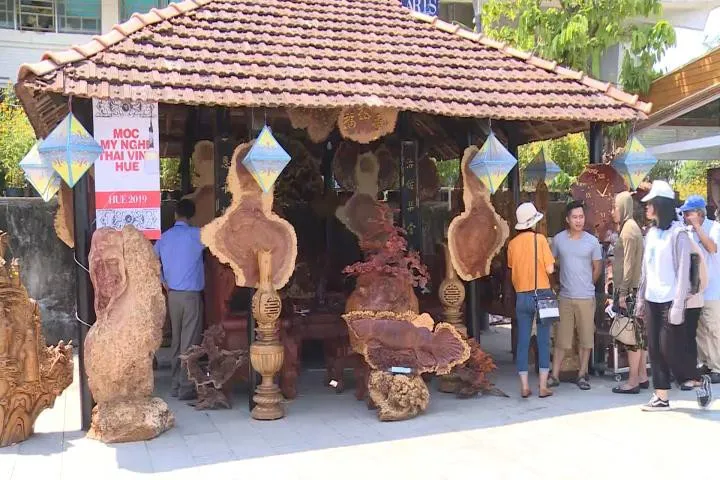 Festival nghề truyền thống Huế 2019 thu hút 400.000 lượt khách - Ảnh 1. Festival nghề truyền thống Huế 2019 thu hút 400.000 lượt khách - Ảnh 1.
