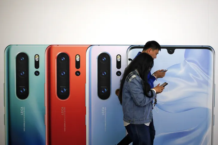 Nhiều cửa hàng điện thoại ở Singapore từ chối mua lại smartphone Huawei - Ảnh 1. Nhiều cửa hàng điện thoại ở Singapore từ chối mua lại smartphone Huawei - Ảnh 1.