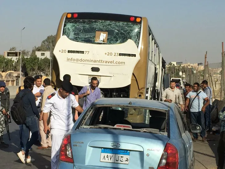 Ai Cập: Đánh bom nhằm vào xe bus chở du khách, ít nhất 17 người bị thương - Ảnh 1. Ai Cập: Đánh bom nhằm vào xe bus chở du khách, ít nhất 17 người bị thương - Ảnh 1.