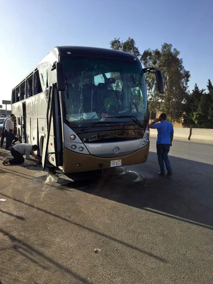Ai Cập: Đánh bom nhằm vào xe bus chở du khách, ít nhất 17 người bị thương - Ảnh 3. Ai Cập: Đánh bom nhằm vào xe bus chở du khách, ít nhất 17 người bị thương - Ảnh 3.