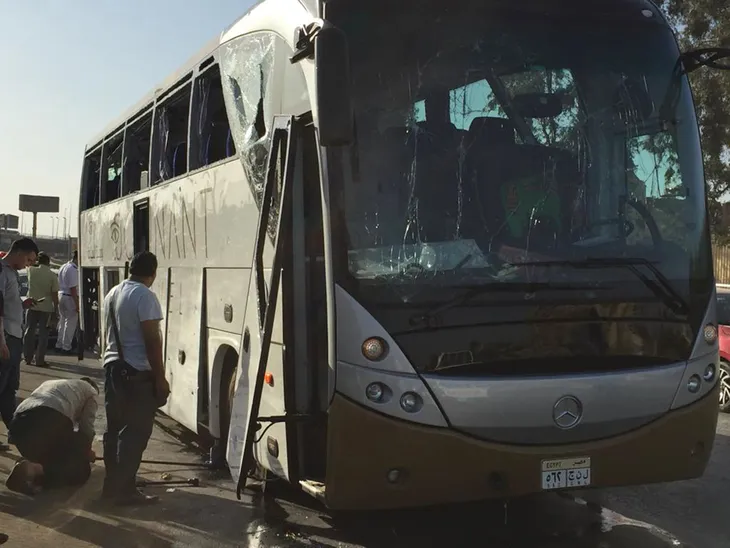 Ai Cập: Đánh bom nhằm vào xe bus chở du khách, ít nhất 17 người bị thương - Ảnh 4. Ai Cập: Đánh bom nhằm vào xe bus chở du khách, ít nhất 17 người bị thương - Ảnh 4.