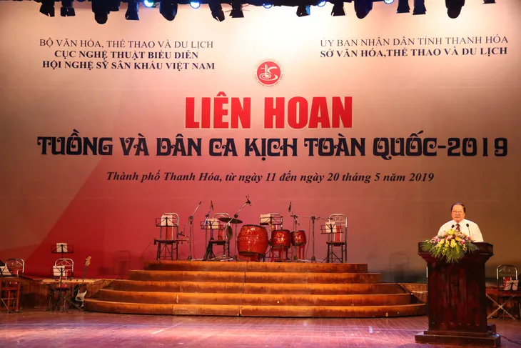 Liên hoan Tuồng và Dân ca kịch toàn quốc 2019: Vinh danh các nghệ sĩ cống hiến hết mình vì nghệ thuật - Ảnh 2. Liên hoan Tuồng và Dân ca kịch toàn quốc 2019: Vinh danh các nghệ sĩ cống hiến hết mình vì nghệ thuật - Ảnh 2.
