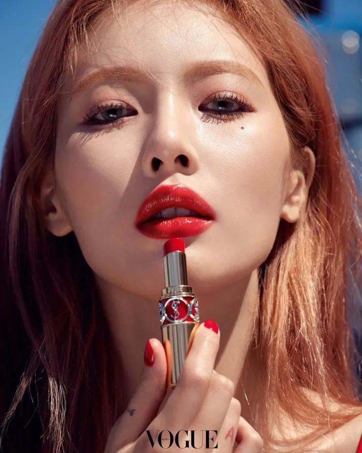 Nữ hoàng sexy HuynA đẹp hút hồn trên tạp chí Vogue - Ảnh 2. Nữ hoàng sexy HuynA đẹp hút hồn trên tạp chí Vogue - Ảnh 2.