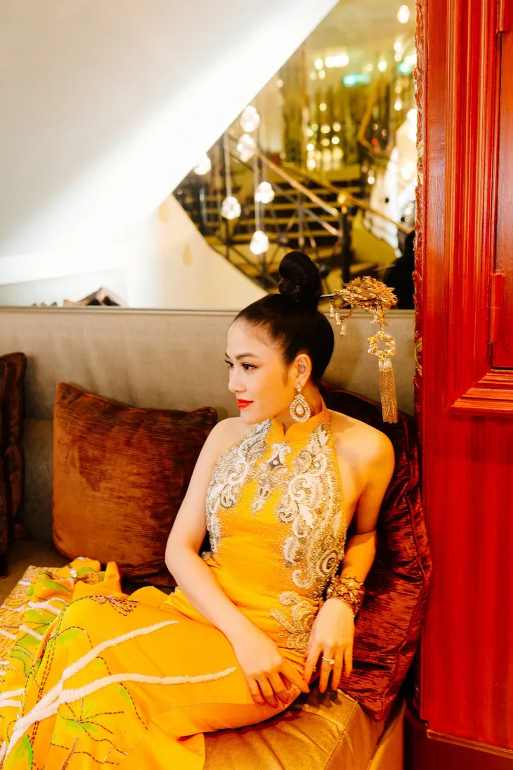 Hoa hậu Tuyết Nga mặc váy họa tiết phượng hoàng, hoa sen xuất hiện trên thảm đỏ LHP Cannes 2019 - Ảnh 3. Hoa hậu Tuyết Nga mặc váy họa tiết phượng hoàng, hoa sen xuất hiện trên thảm đỏ LHP Cannes 2019 - Ảnh 3.