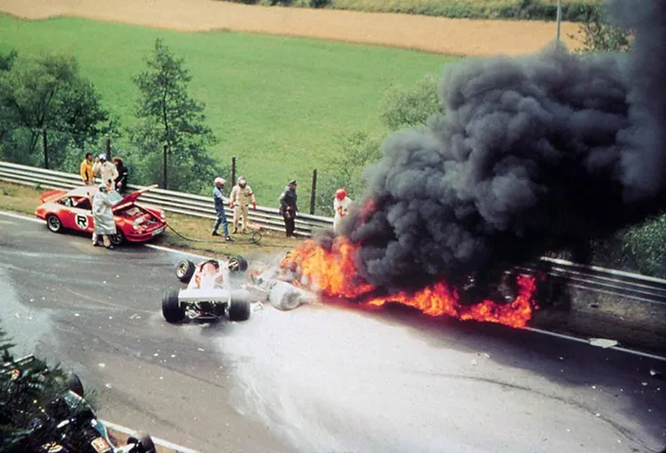 Huyền thoại đua xe F1 Niki Lauda qua đời - Ảnh 1. Huyền thoại đua xe F1 Niki Lauda qua đời - Ảnh 1.