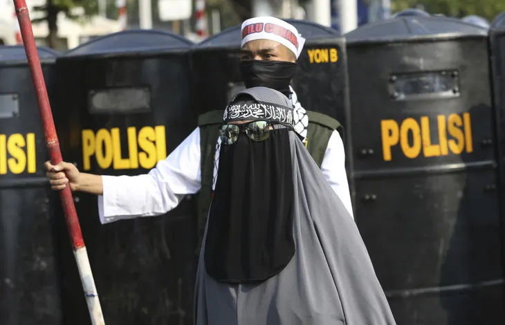 Indonesia ban bố tình trạng báo động an ninh tại thủ đô Jakarta - Ảnh 2. Indonesia ban bố tình trạng báo động an ninh tại thủ đô Jakarta - Ảnh 2.