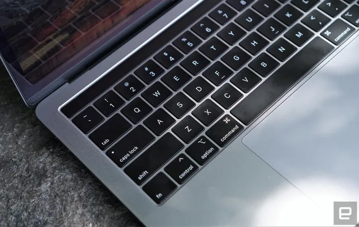 Apple ra mắt MacBook Pro mạnh chưa từng có, nâng cấp bàn phím cánh bướm - Ảnh 2. Apple ra mắt MacBook Pro mạnh chưa từng có, nâng cấp bàn phím cánh bướm - Ảnh 2.