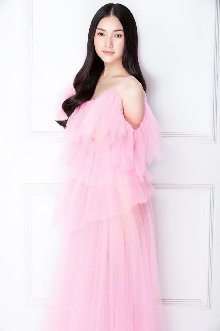 Nàng thơ xứ Huế Ngọc Trân khoe nhan sắc kiêu sa với đầm dạ hội - Ảnh 12. Nàng thơ xứ Huế Ngọc Trân khoe nhan sắc kiêu sa với đầm dạ hội - Ảnh 12.