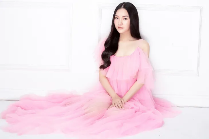 Nàng thơ xứ Huế Ngọc Trân khoe nhan sắc kiêu sa với đầm dạ hội - Ảnh 11. Nàng thơ xứ Huế Ngọc Trân khoe nhan sắc kiêu sa với đầm dạ hội - Ảnh 11.