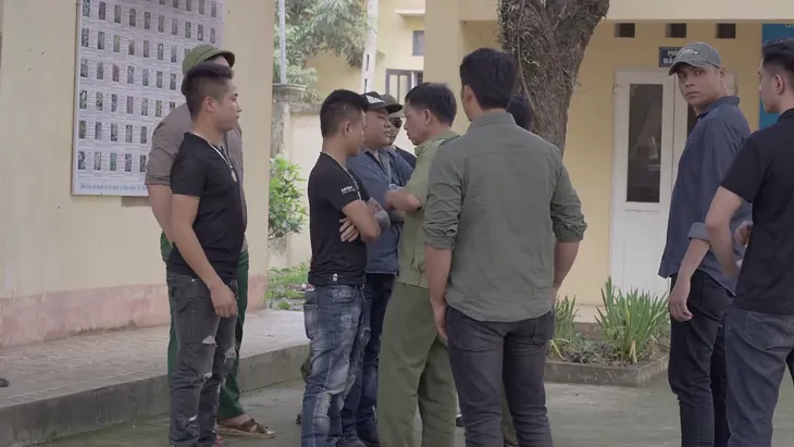 Mê cung - Tập 9: Ngáo chúa Tiến Thịnh đập phá tivi, Lam Anh bị băng nhóm Cường Lâm bắt cóc? - Ảnh 6. Mê cung - Tập 9: Ngáo chúa Tiến Thịnh đập phá tivi, Lam Anh bị băng nhóm Cường Lâm bắt cóc? - Ảnh 6.