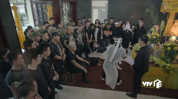 Mê cung - Tập 9: Chưa kịp nhận nhau, bố đẻ Lam Anh đã qua đời, để lại khối tài sản lớn - Ảnh 7. Mê cung - Tập 9: Chưa kịp nhận nhau, bố đẻ Lam Anh đã qua đời, để lại khối tài sản lớn - Ảnh 7.