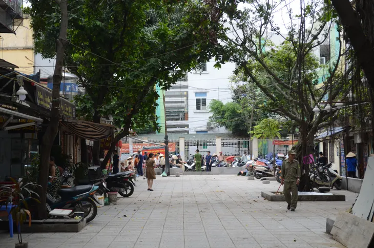 Kiên quyết không để các sân chơi tại các khu tập thể đang bị chiếm dụng - Ảnh 2. Kiên quyết không để các sân chơi tại các khu tập thể đang bị chiếm dụng - Ảnh 2.
