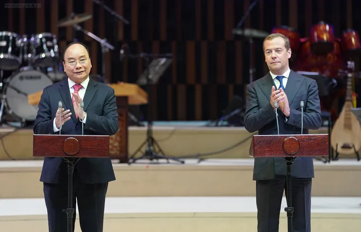 Thủ tướng Nguyễn Xuân Phúc và Thủ tướng Dmitry Medvedev dự Lễ khai mạc Năm chéo Việt - Nga - Ảnh 1. Thủ tướng Nguyễn Xuân Phúc và Thủ tướng Dmitry Medvedev dự Lễ khai mạc Năm chéo Việt - Nga - Ảnh 1.