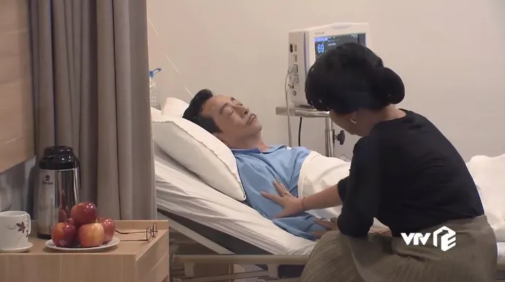 Về nhà đi con - Tập 29: Vũ (Quốc Trường) nghi ngờ bố giả vờ đổ bệnh để ép mình cưới Thư (Bảo Thanh) - Ảnh 6. Về nhà đi con - Tập 29: Vũ (Quốc Trường) nghi ngờ bố giả vờ đổ bệnh để ép mình cưới Thư (Bảo Thanh) - Ảnh 6.