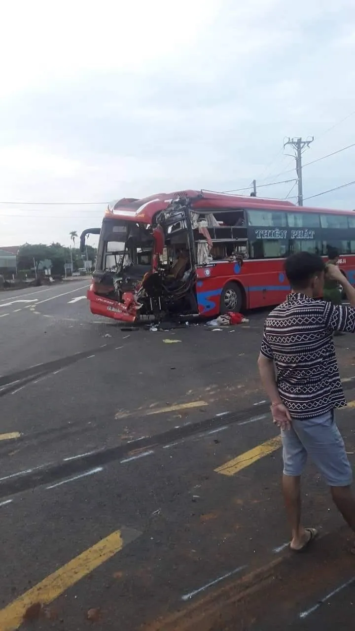 Hai xe khách tông nhau tại Gia Lai, 7 người bị thương - Ảnh 1. Hai xe khách tông nhau tại Gia Lai, 7 người bị thương - Ảnh 1.