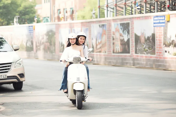 Á hậu Diễm Trang, Thúy An tiết lộ bí kíp ăn vặt thả ga vẫn giữ dáng chuẩn - Ảnh 1. Á hậu Diễm Trang, Thúy An tiết lộ bí kíp ăn vặt thả ga vẫn giữ dáng chuẩn - Ảnh 1.