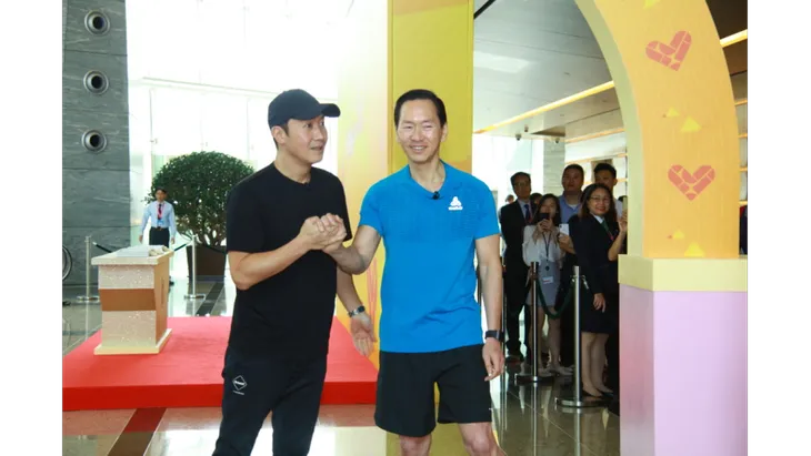 Leo 50 tầng, kiếm 3,1 triệu đô la Hong Kong, Lê Minh khiến khán giả ngưỡng mộ - Ảnh 1. Leo 50 tầng, kiếm 3,1 triệu đô la Hong Kong, Lê Minh khiến khán giả ngưỡng mộ - Ảnh 1.