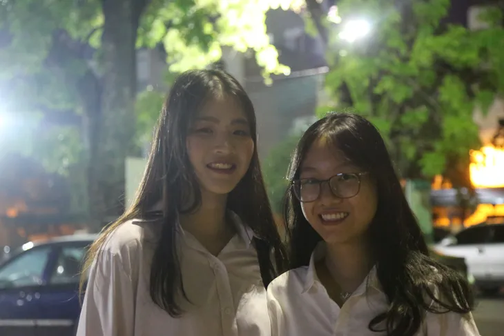 Lễ tri ân trưởng thành đầy xúc động của học sinh lớp 12 trường THPT Yên Hòa - Ảnh 5. Lễ tri ân trưởng thành đầy xúc động của học sinh lớp 12 trường THPT Yên Hòa - Ảnh 5.