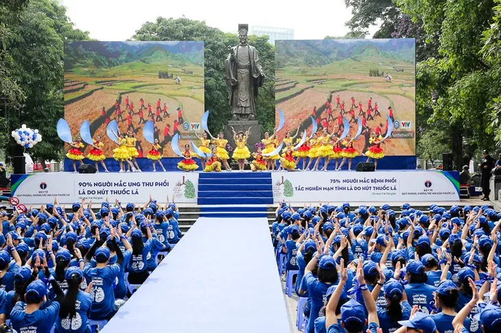 Hàng nghìn người hưởng ứng thông điệp Cuộc sống không khói thuốc - Ảnh 1. Hàng nghìn người hưởng ứng thông điệp Cuộc sống không khói thuốc - Ảnh 1.
