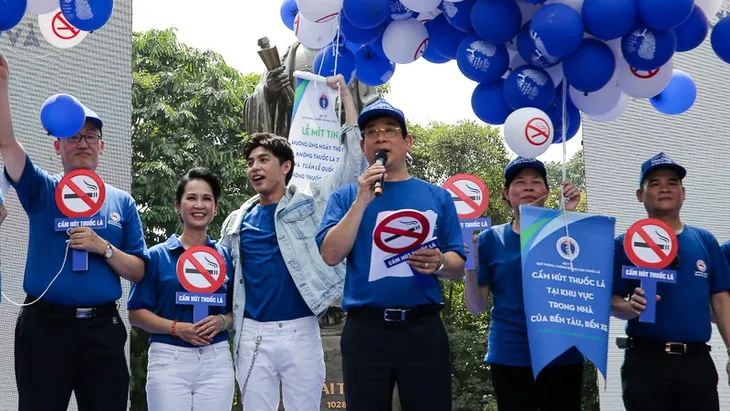 Hàng nghìn người hưởng ứng thông điệp Cuộc sống không khói thuốc - Ảnh 2. Hàng nghìn người hưởng ứng thông điệp Cuộc sống không khói thuốc - Ảnh 2.