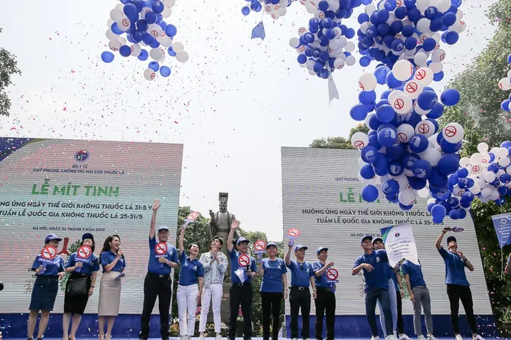 Hàng nghìn người hưởng ứng thông điệp Cuộc sống không khói thuốc - Ảnh 3. Hàng nghìn người hưởng ứng thông điệp Cuộc sống không khói thuốc - Ảnh 3.
