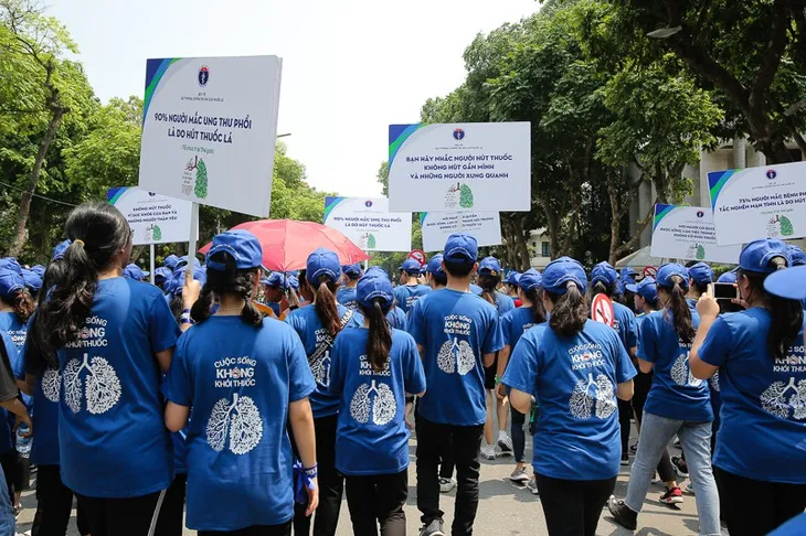 Hàng nghìn người hưởng ứng thông điệp Cuộc sống không khói thuốc - Ảnh 13. Hàng nghìn người hưởng ứng thông điệp Cuộc sống không khói thuốc - Ảnh 13.