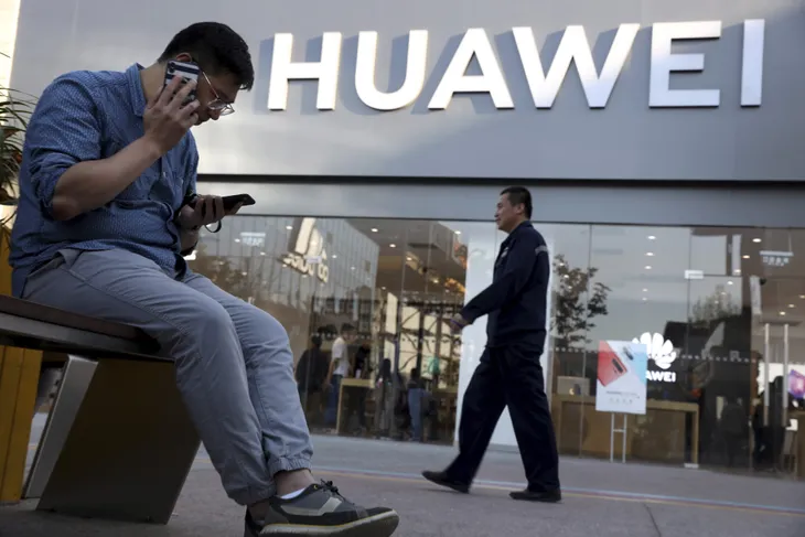 Huawei bị tẩy chay, Samsung và Xiaomi ngư ông đắc lợi - Ảnh 1. Huawei bị tẩy chay, Samsung và Xiaomi ngư ông đắc lợi - Ảnh 1.