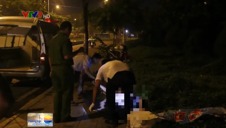 Nam thanh niên tử vong bên lề đường, nghi do sốc ma túy - Ảnh 1. Nam thanh niên tử vong bên lề đường, nghi do sốc ma túy - Ảnh 1.