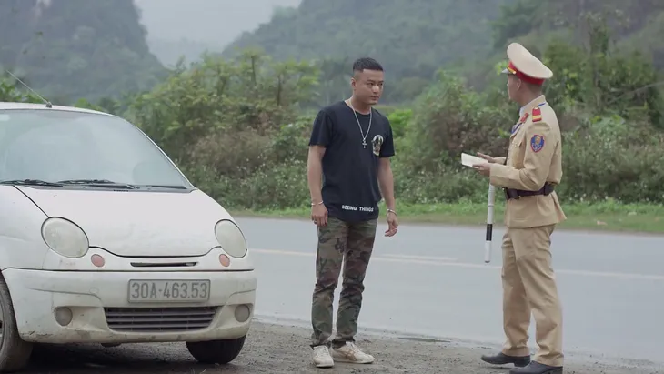 Mê cung - Tập 11: Khánh (Hồng Đăng) bị bắt tại trận vì vận chuyển ma túy? - Ảnh 2. Mê cung - Tập 11: Khánh (Hồng Đăng) bị bắt tại trận vì vận chuyển ma túy? - Ảnh 2.
