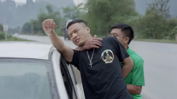 Mê cung - Tập 11: Vận chuyển trót lọt nửa số ma túy tồn, Cường Lâm phấn khởi chào mừng Khánh về đội của mình - Ảnh 2. Mê cung - Tập 11: Vận chuyển trót lọt nửa số ma túy tồn, Cường Lâm phấn khởi chào mừng Khánh về đội của mình - Ảnh 2.