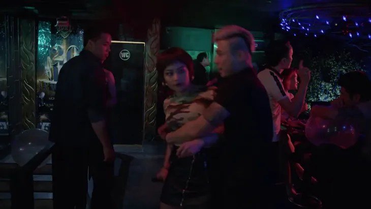 Mê cung - Tập 11: Nữ cảnh sát quyến rũ bồ của con gái ông trùm Cường Lâm - Ảnh 3. Mê cung - Tập 11: Nữ cảnh sát quyến rũ bồ của con gái ông trùm Cường Lâm - Ảnh 3.