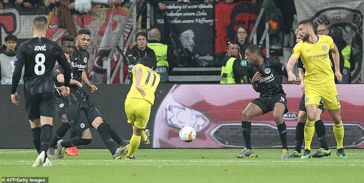 UEFA Europa League: Pedro ghi bàn, Chelsea thoát thua tại Frankfurt - Ảnh 2. UEFA Europa League: Pedro ghi bàn, Chelsea thoát thua tại Frankfurt - Ảnh 2.