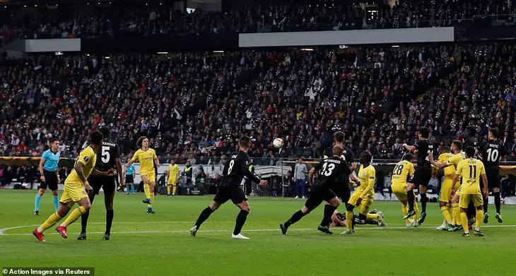 UEFA Europa League: Pedro ghi bàn, Chelsea thoát thua tại Frankfurt - Ảnh 3. UEFA Europa League: Pedro ghi bàn, Chelsea thoát thua tại Frankfurt - Ảnh 3.
