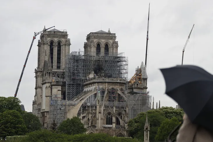 Nhà thờ Đức bà Paris có thể được phục chế thành ngôi nhà xanh - Ảnh 1. Nhà thờ Đức bà Paris có thể được phục chế thành ngôi nhà xanh - Ảnh 1.