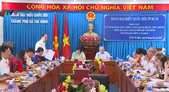 Cần thống nhất chung giữa giá khám chữa bệnh BHYT và dịch vụ không có BHYT - Ảnh 1. Cần thống nhất chung giữa giá khám chữa bệnh BHYT và dịch vụ không có BHYT - Ảnh 1.