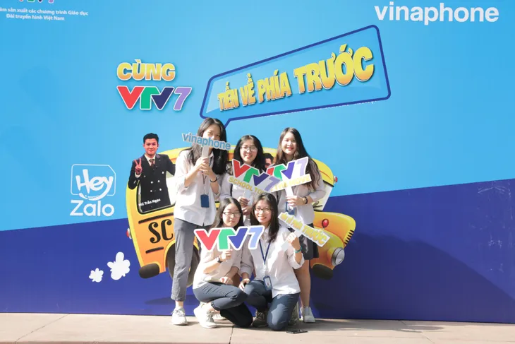 Ấn tượng những chuyến xe VTV7 School tour sôi động tại Hà Nội - Ảnh 1. Ấn tượng những chuyến xe VTV7 School tour sôi động tại Hà Nội - Ảnh 1.