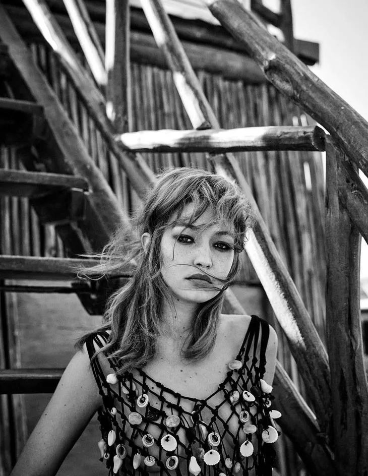 Xuất hiện trên Vogue Mexico, Gigi Hadid khiến người hâm mộ sửng sốt - Ảnh 5. Xuất hiện trên Vogue Mexico, Gigi Hadid khiến người hâm mộ sửng sốt - Ảnh 5.
