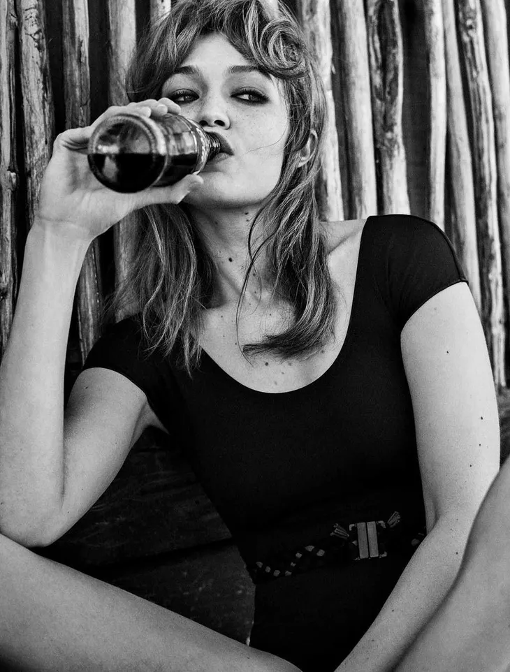 Xuất hiện trên Vogue Mexico, Gigi Hadid khiến người hâm mộ sửng sốt - Ảnh 3. Xuất hiện trên Vogue Mexico, Gigi Hadid khiến người hâm mộ sửng sốt - Ảnh 3.