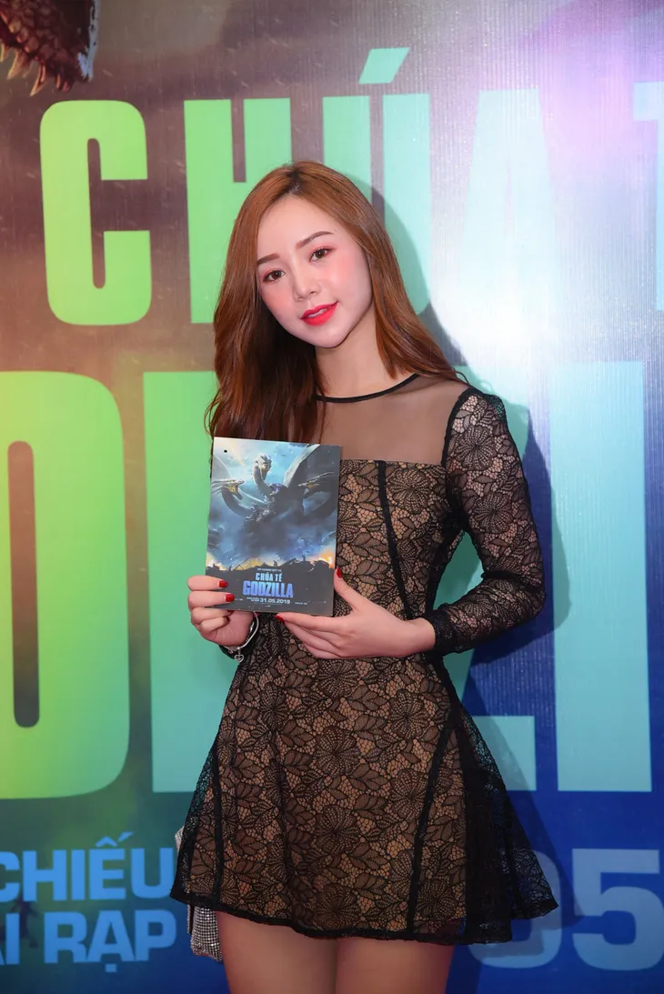 Dàn sao Việt phát cuồng vì Chúa tể Godzilla - Ảnh 5. Dàn sao Việt phát cuồng vì Chúa tể Godzilla - Ảnh 5.