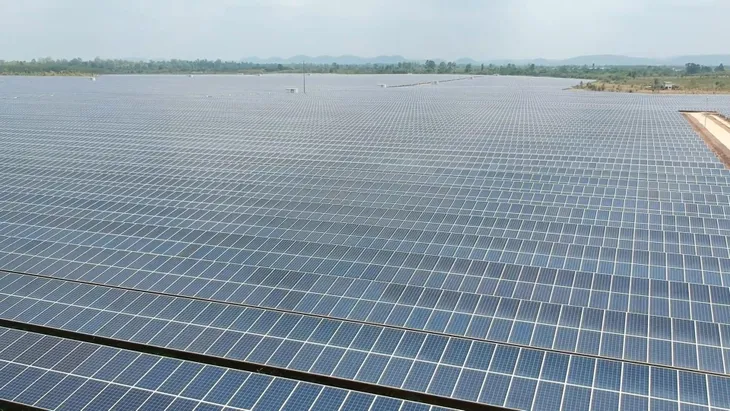 Đã mắt với cánh đồng pin mặt trời - Ảnh 3.