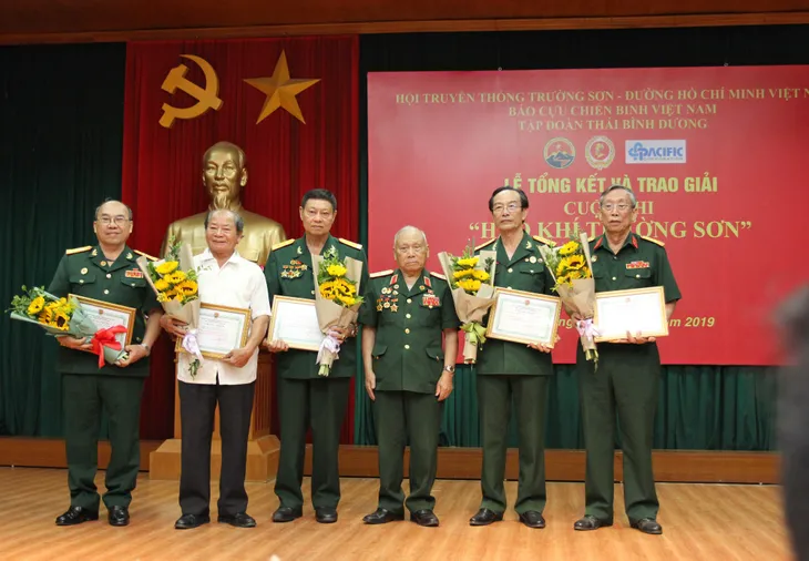 44 tác phẩm được trao giải Cuộc thi “Hào khí Trường Sơn” - Ảnh 1. 44 tác phẩm được trao giải Cuộc thi “Hào khí Trường Sơn” - Ảnh 1.