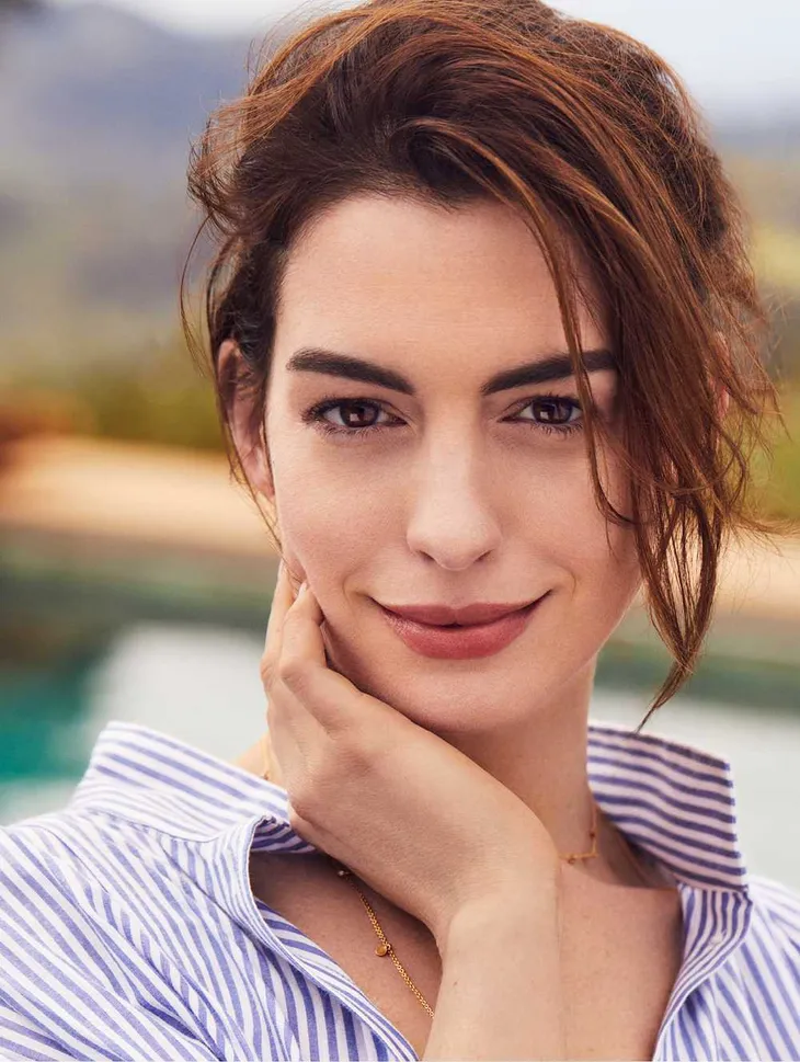 Anne Hathaway: Phóng khoáng và sexy - Ảnh 4. Anne Hathaway: Phóng khoáng và sexy - Ảnh 4.