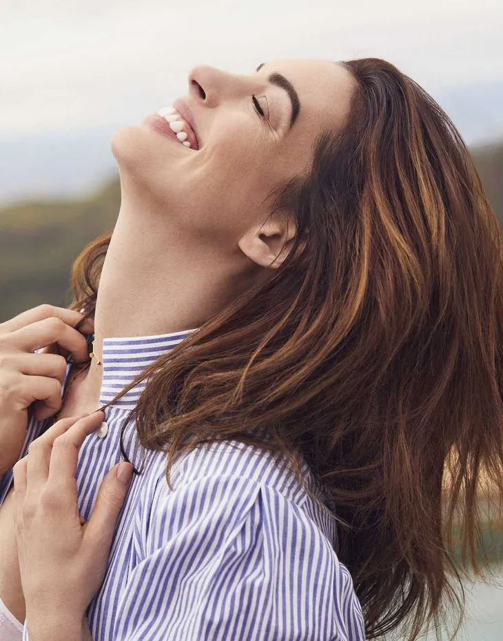 Anne Hathaway: Phóng khoáng và sexy - Ảnh 2. Anne Hathaway: Phóng khoáng và sexy - Ảnh 2.