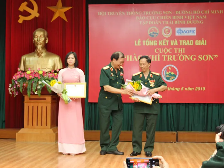 44 tác phẩm được trao giải Cuộc thi “Hào khí Trường Sơn” - Ảnh 2. 44 tác phẩm được trao giải Cuộc thi “Hào khí Trường Sơn” - Ảnh 2.