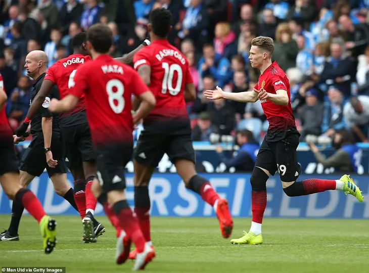 Vừa ký hợp đồng với Man Utd, HLV Solskjaer vẫn có thể bị sa thải - Ảnh 1. Vừa ký hợp đồng với Man Utd, HLV Solskjaer vẫn có thể bị sa thải - Ảnh 1.