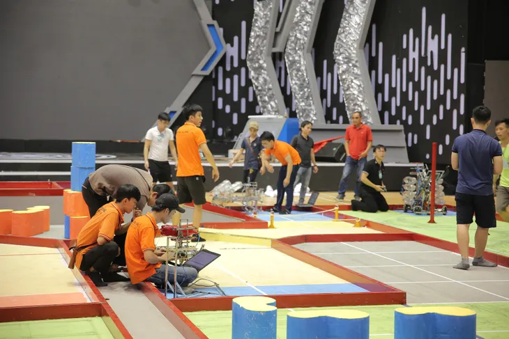 Robocon Việt Nam 2019: Nhiều robot MR2 thoát xác tại vòng chung kết - Ảnh 2. Robocon Việt Nam 2019: Nhiều robot MR2 thoát xác tại vòng chung kết - Ảnh 2.