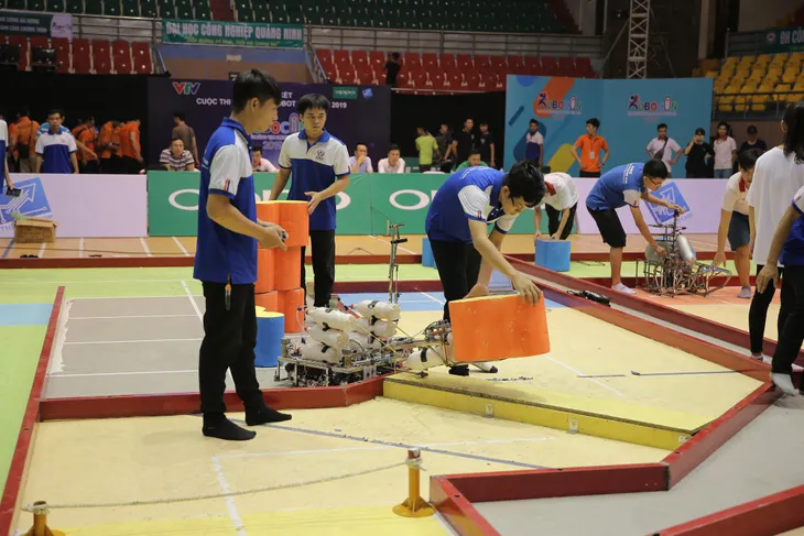 Robocon Việt Nam 2019: Nhiều robot MR2 thoát xác tại vòng chung kết - Ảnh 6. Robocon Việt Nam 2019: Nhiều robot MR2 thoát xác tại vòng chung kết - Ảnh 6.