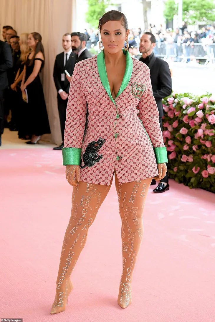 Những bộ cánh thảm hoạ trong Met Gala 2019 - Ảnh 1. Những bộ cánh thảm hoạ trong Met Gala 2019 - Ảnh 1.