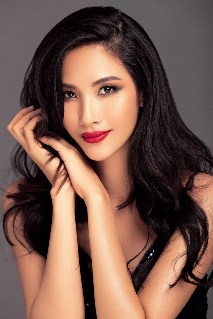 Hoàng Thùy ra mắt bộ ảnh mới trước khi lên đường tham gia Miss Universe 2019 - Ảnh 2. Hoàng Thùy ra mắt bộ ảnh mới trước khi lên đường tham gia Miss Universe 2019 - Ảnh 2.