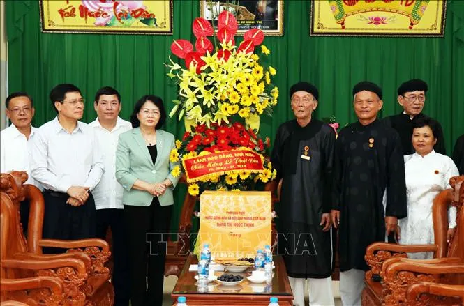 Phó Chủ tịch nước Đặng Thị Ngọc Thịnh chúc mừng lễ Phật Đản - Ảnh 2. Phó Chủ tịch nước Đặng Thị Ngọc Thịnh chúc mừng lễ Phật Đản - Ảnh 2.